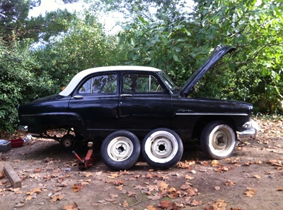 Notre Simca Aronde A90 Elysée et ses roues démontées Notre Simca Aronde A90 Elysée et ses roues démontées
