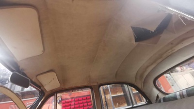 Ciel de toit très abimé de notre Simca Aronde A90 Ciel de toit très abimé de notre Simca Aronde A90