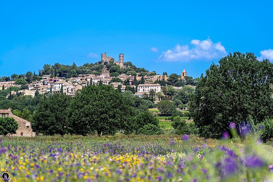 Grimaud Vue sur le village de Grimaud